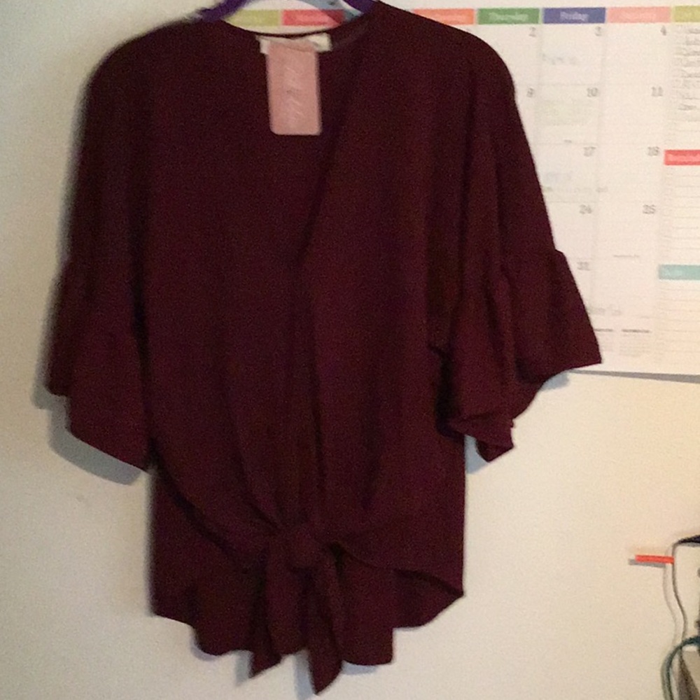 SOLD. Wind flutter sleeve top - Picture 2 of 7